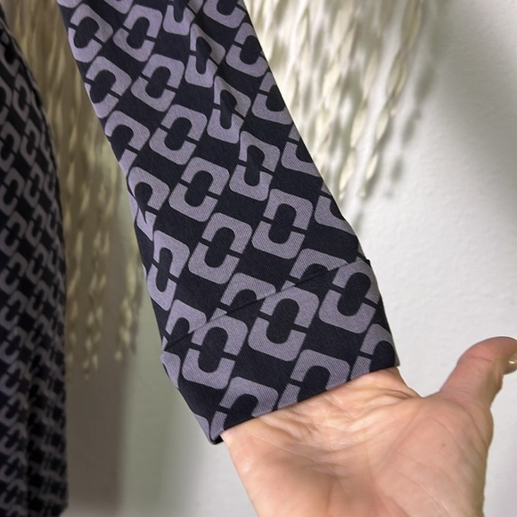 DVF | Diane Von Furstenberg Gray and Black Link Print Silk Knit Wrap Dress 6 - Picture 3 of 12